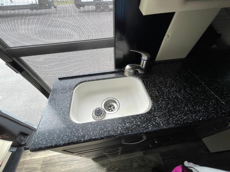 2021 American Coach Passage MD2 Lounge 170 STD, $ 99,990