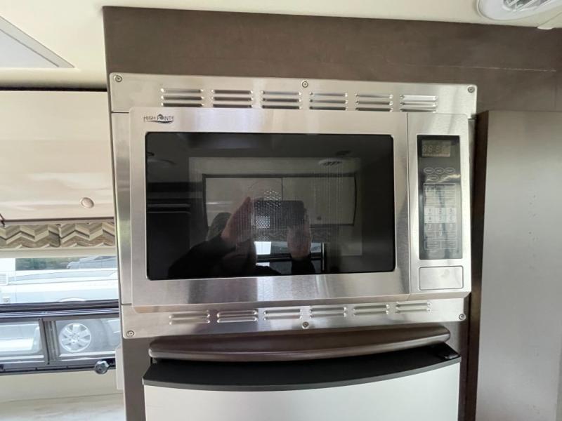 2015 Leisure Travel Vans Unity U24MB, $ 99,990