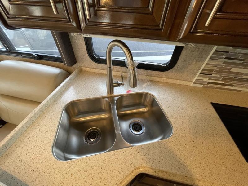2019 Thor Motor Coach Miramar MIRAMAR, $ 89,998
