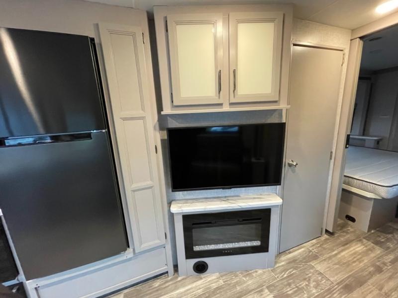 2023 Thor Motor Coach Hurricane 35M, $ 99,998