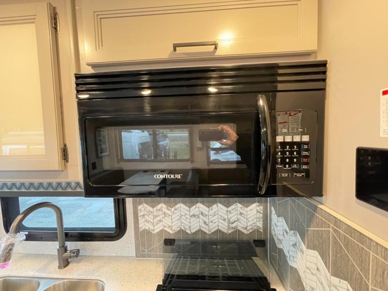 2023 Thor Motor Coach Hurricane 35M, $ 99,998