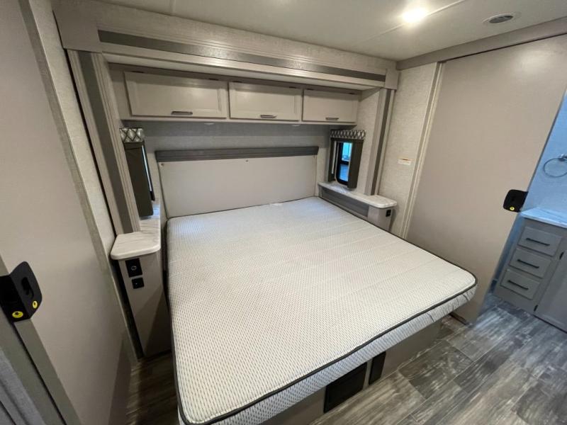 2023 Thor Motor Coach Hurricane 35M, $ 99,998