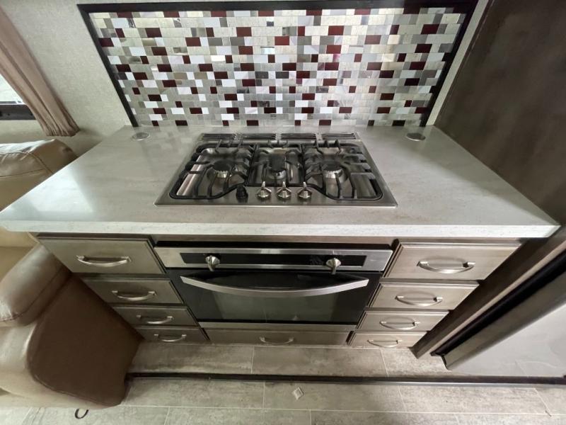 2018 Keystone Montana 3130RE, $ 39,990