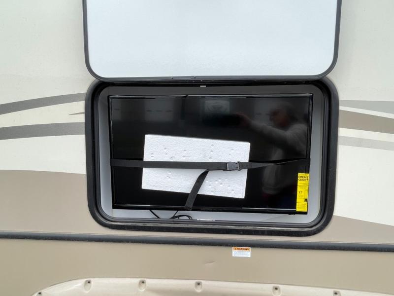 2018 Keystone Montana 3130RE, $ 39,990