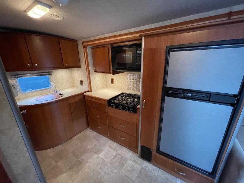 2009 Itasca Navion 24A, $ 49,990
