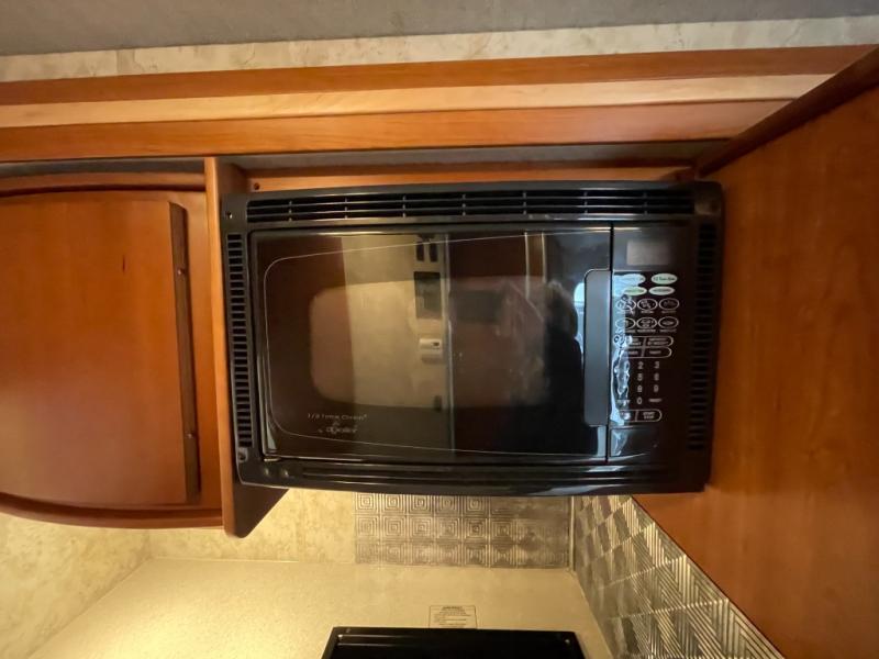 2009 Itasca Navion 24A, $ 49,990