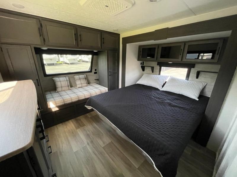 2025 Venture SportTrek ST292VBH, $ 44,998