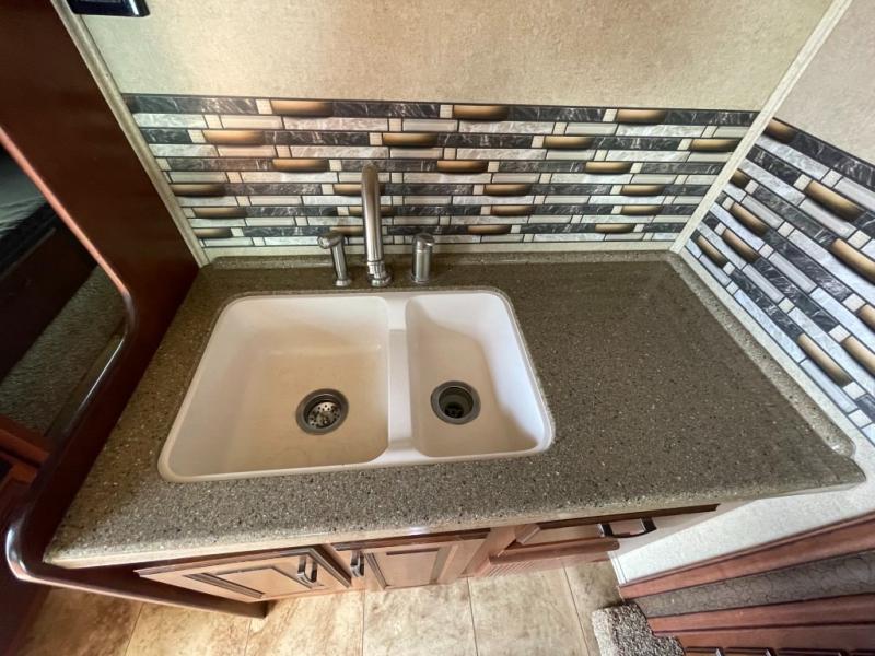 2014 Jayco Greyhawk 31FS, $ 64,990