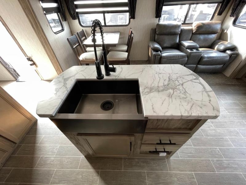 2021 Forest River Cherokee Alpha Wolf 26RL-L, $ 29,990