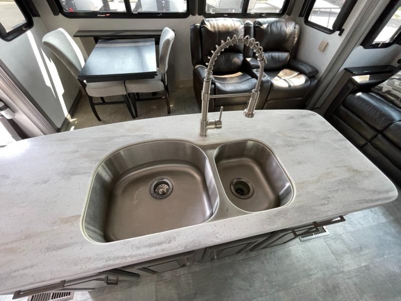 2020 Keystone Montana 3120RL, $ 49,990