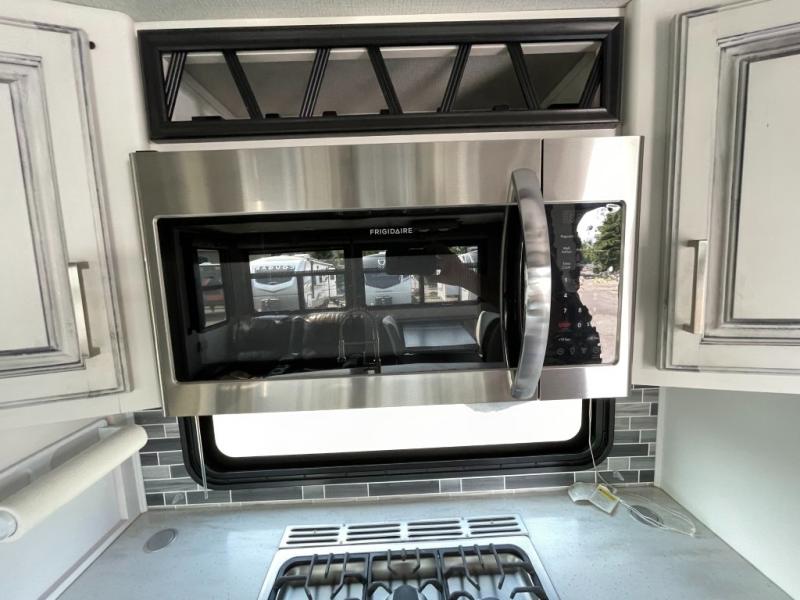 2020 Keystone Montana 3120RL, $ 49,990
