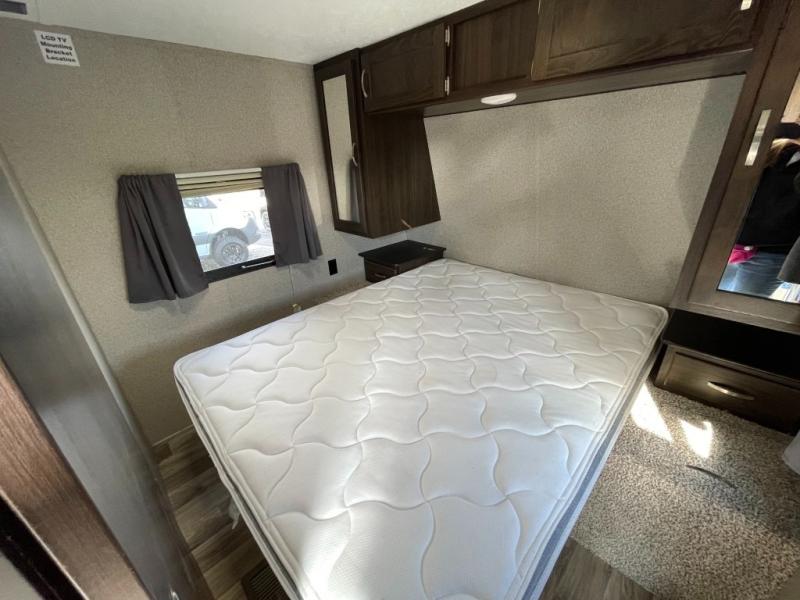 2017 Keystone Springdale (East) 240BH, $ 19,998
