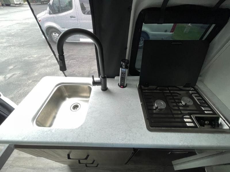 2024 Thor Motor Coach Dazzle 2JB, $ 99,990