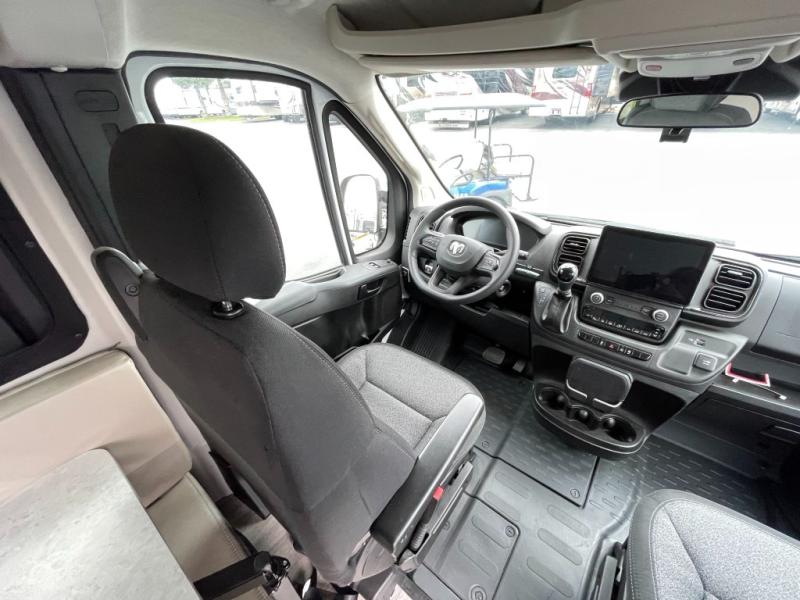 2024 Thor Motor Coach Dazzle 2JB, $ 99,990