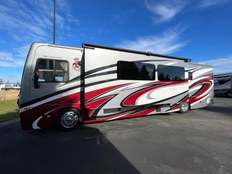 2017 Fleetwood Pace Arrow® 36U, $ 124,990