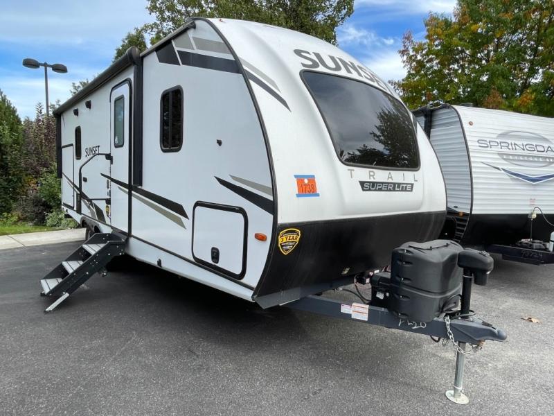 2022 CrossRoads Sunset Trail Super Lite SS222RB, $ 29,990