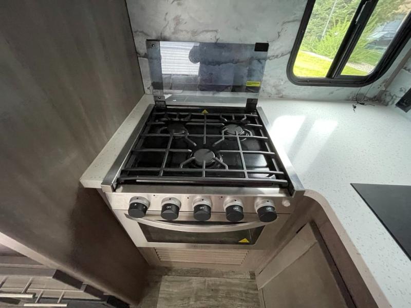2022 CrossRoads Sunset Trail Super Lite SS222RB, $ 29,990