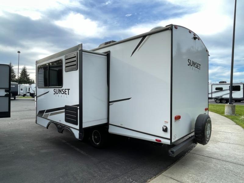 2022 CrossRoads Sunset Trail Super Lite SS222RB, $ 29,990