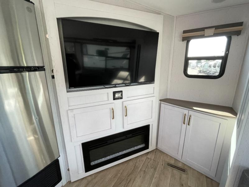 2023 Dutchmen Astoria Fifth Wheel 1500 2503REF, $ 47,990