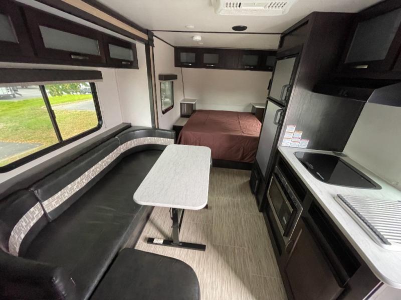 2020 Forest River Surveyor Legend 19RBLE, $ 19,998