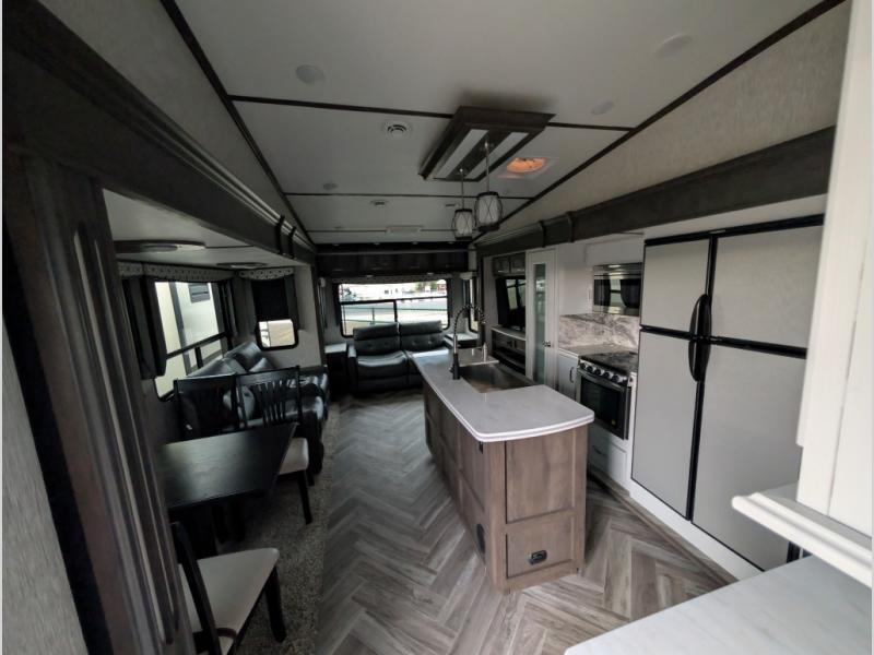 2021 Dutchmen Astoria Fifth Wheel Platinum 3173RLP, $ 49,990