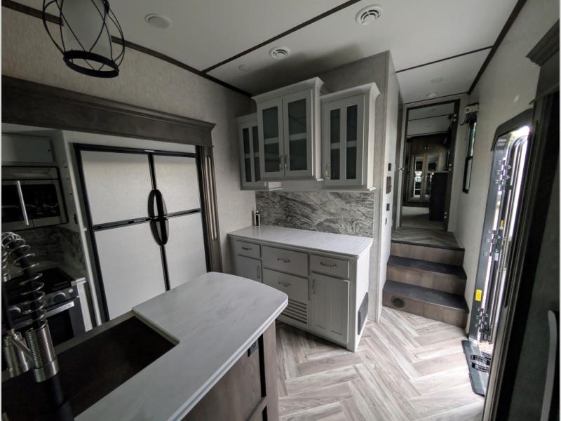 2021 Dutchmen Astoria Fifth Wheel Platinum 3173RLP, $ 49,990