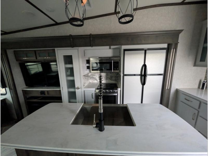 2021 Dutchmen Astoria Fifth Wheel Platinum 3173RLP, $ 49,990