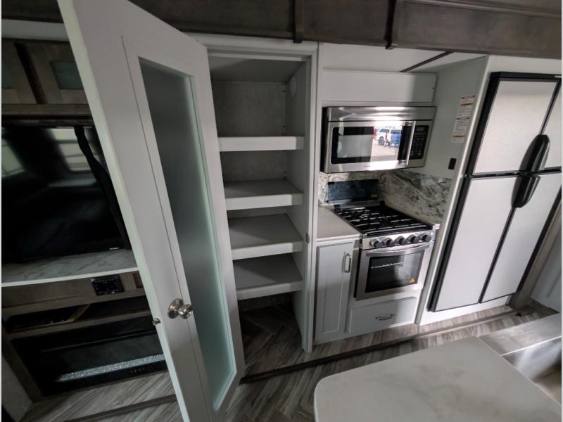 2021 Dutchmen Astoria Fifth Wheel Platinum 3173RLP, $ 49,990