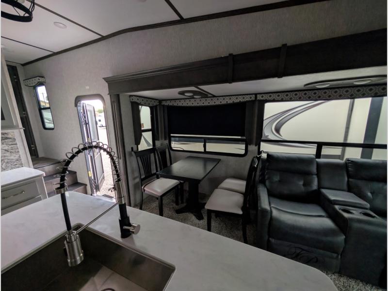 2021 Dutchmen Astoria Fifth Wheel Platinum 3173RLP, $ 49,990
