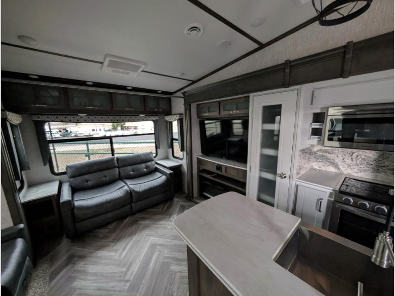 2021 Dutchmen Astoria Fifth Wheel Platinum 3173RLP, $ 49,990