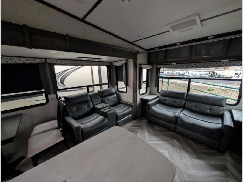2021 Dutchmen Astoria Fifth Wheel Platinum 3173RLP, $ 49,990