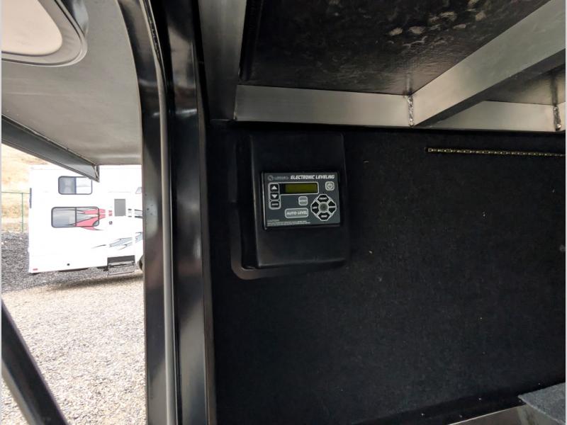 2021 Dutchmen Astoria Fifth Wheel Platinum 3173RLP, $ 49,990