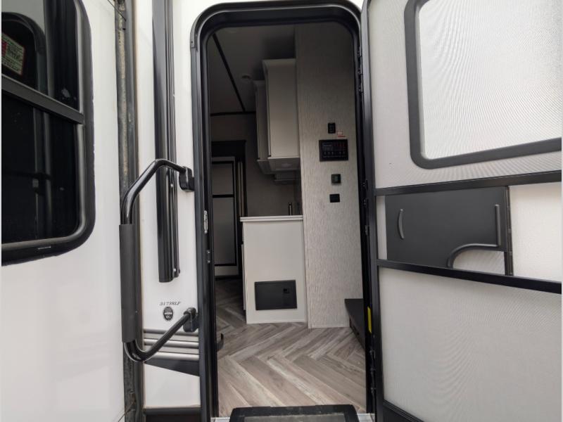 2021 Dutchmen Astoria Fifth Wheel Platinum 3173RLP, $ 49,990