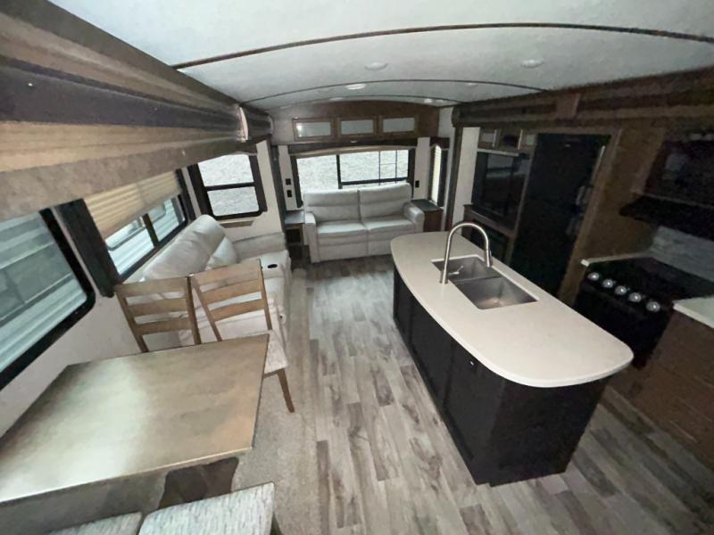 2019 Keystone Cougar Half-Ton (East) 32RLI, $ 34,995