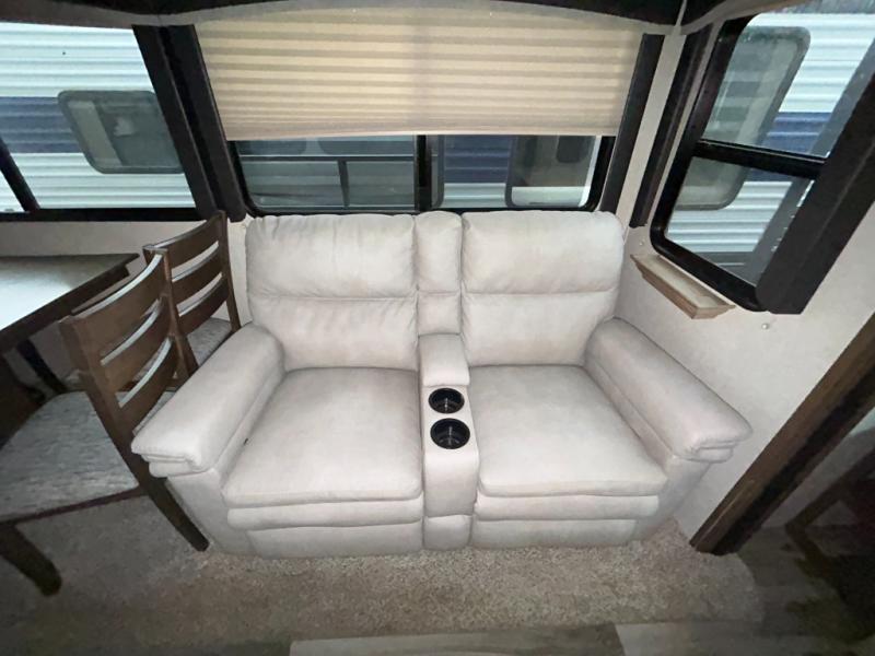 2019 Keystone Cougar Half-Ton (East) 32RLI, $ 34,995