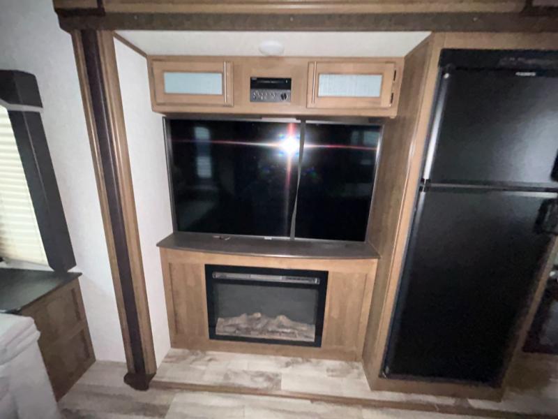 2019 Keystone Cougar Half-Ton (East) 32RLI, $ 34,995