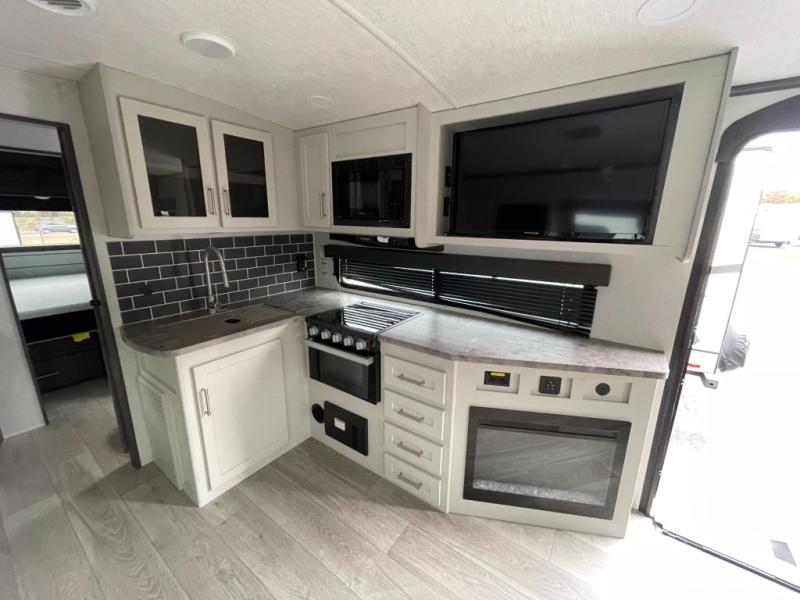 2025 Keystone Cougar Half-Ton (Travel Trailer) 25R, $ 39,998
