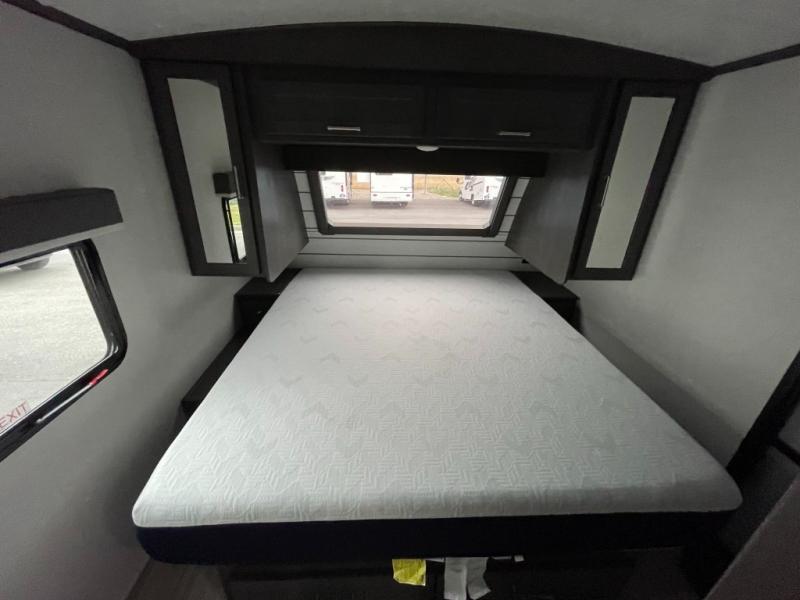 2025 Keystone Cougar Half-Ton (Travel Trailer) 25R, $ 39,998