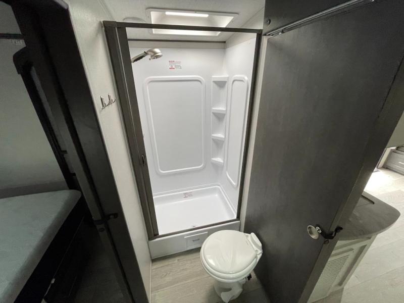 2025 Keystone Cougar Half-Ton (Travel Trailer) 25R, $ 39,998