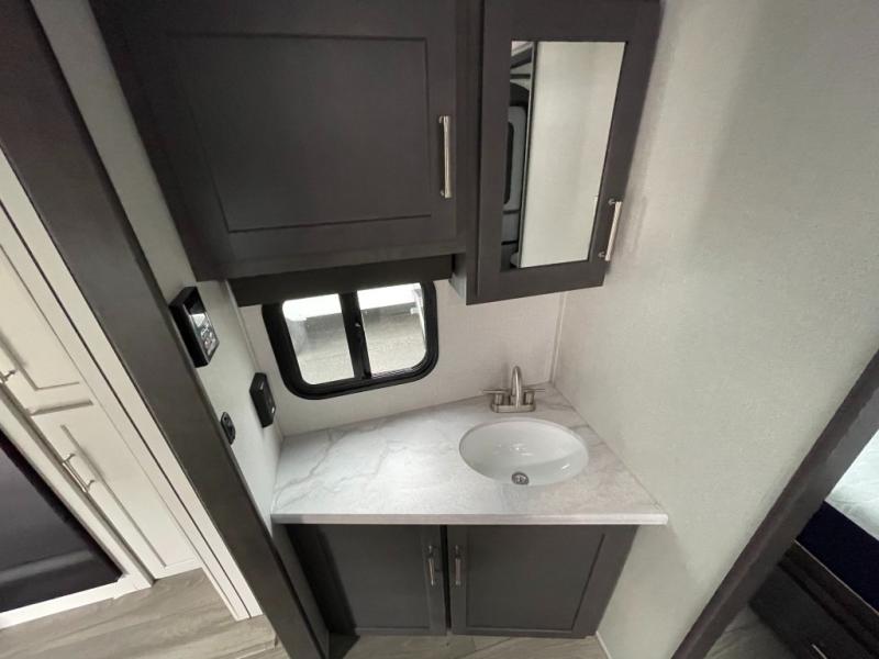 2025 Keystone Cougar Half-Ton (Travel Trailer) 25R, $ 39,998