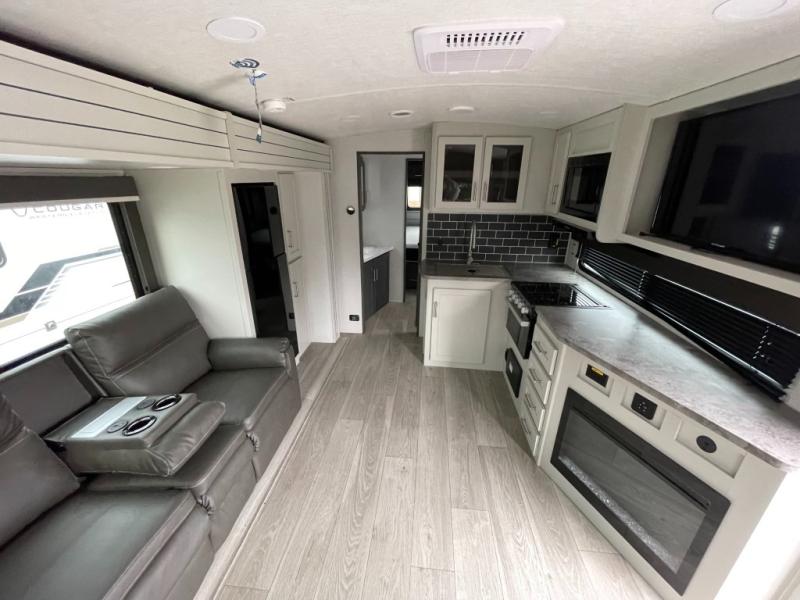 2025 Keystone Cougar Half-Ton (Travel Trailer) 25R, $ 39,998