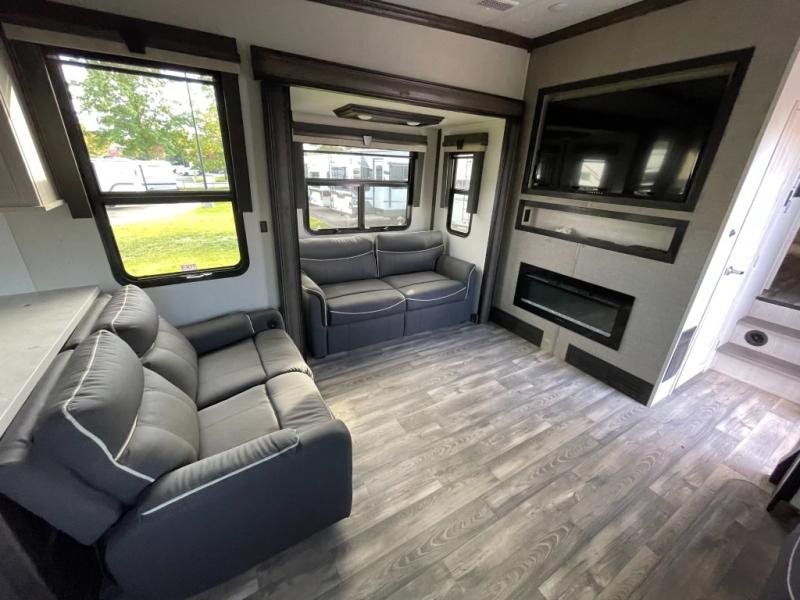2022 Forest River Cardinal Luxury 390FBX, $ 64,990