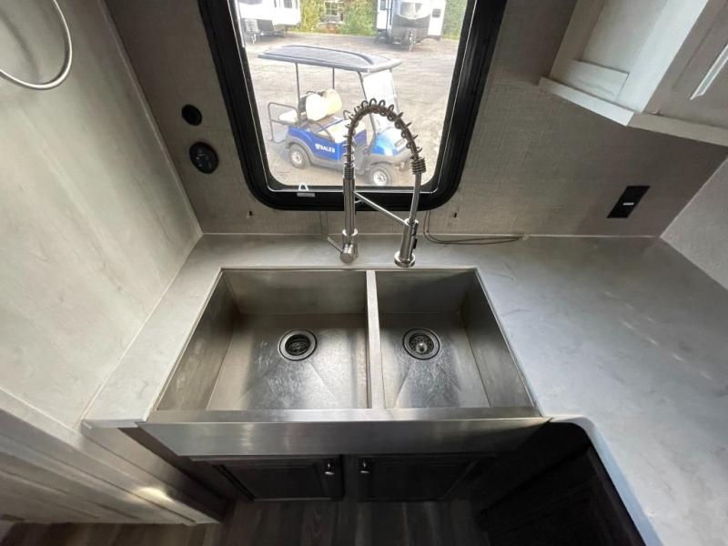 2022 Forest River Cardinal Luxury 390FBX, $ 64,990
