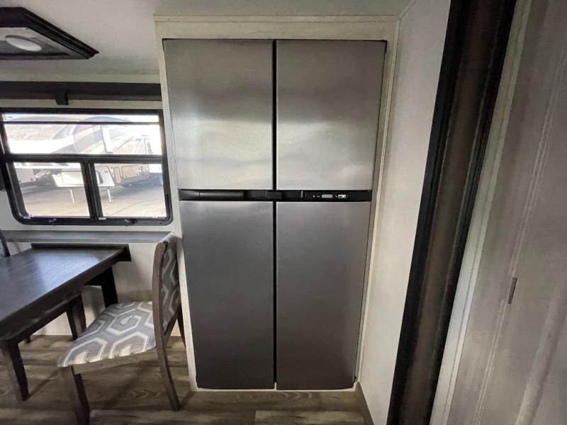 2022 Forest River Cardinal Luxury 390FBX, $ 64,990