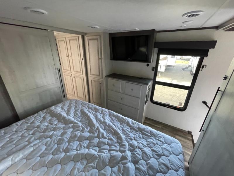 2022 Forest River Cardinal Luxury 390FBX, $ 64,990