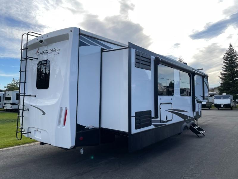 2022 Forest River Cardinal Luxury 390FBX, $ 64,990