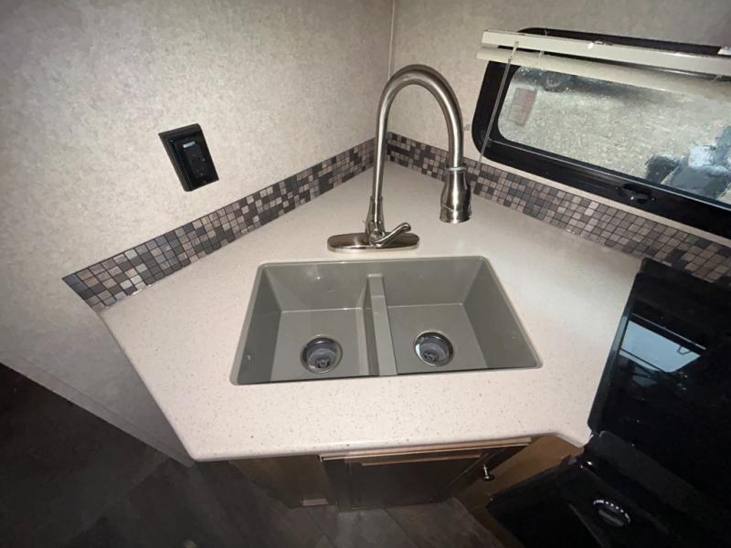 2018 Forest River Rockwood Ultra Lite 2706WS, $ 24,998