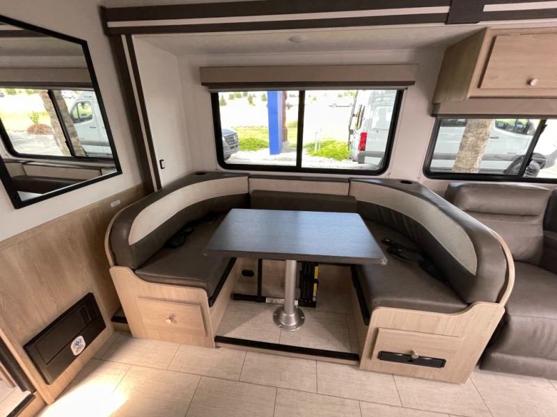 2027 Coachmen Leprechaun 319MB Ford 450, $ 139,990