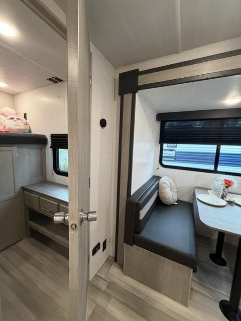 2024 Keystone Springdale Classic (Double Axle - Ea, $ 22,200