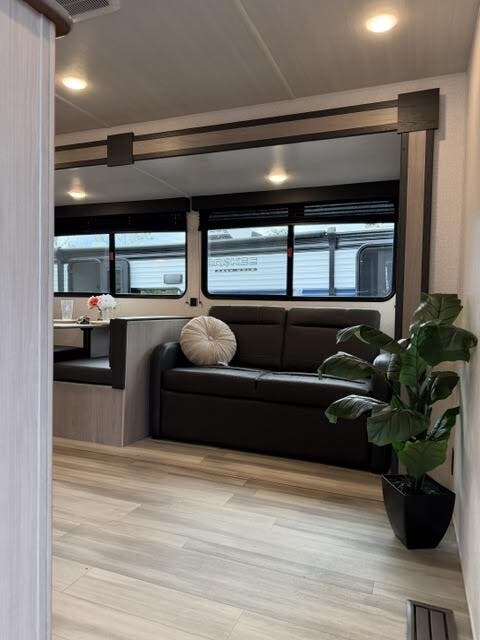 2024 Keystone Springdale Classic (Double Axle - Ea, $ 22,200